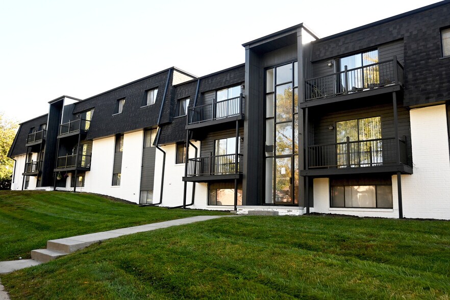 Primary Photo Of 809 N 121st St, Omaha Apartments For Sale