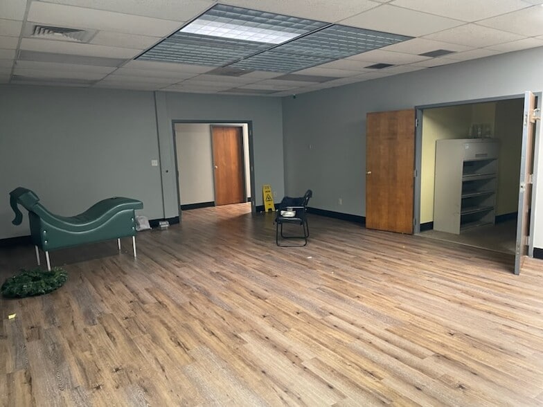 More Photos Of 876-878 Hillcrest Rd, Mobile Industrial For Sale