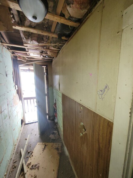 More Photos Of 1823 W 8th St, Muncie Multifamily For Sale