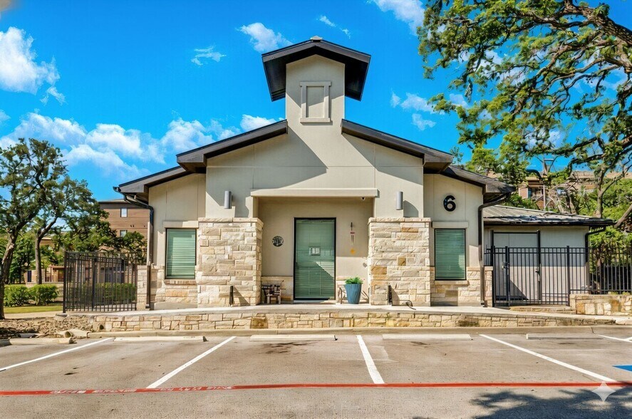 More Photos Of 27511 Interstate 10, Boerne Office For Sale