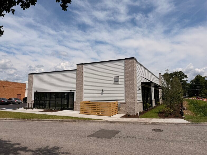 More Photos Of 1657 Ashley Hall Rd, Charleston Storefront Retail Office For Lease