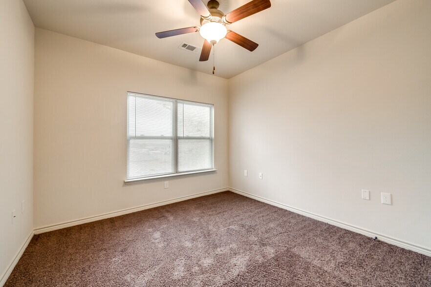 More Photos Of 2410 W Jack Finney Blvd, Greenville Apartments For Sale