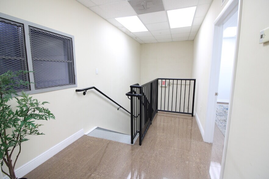 More Photos Of 8205-8225 NW 30th Ter, Doral Warehouse For Lease