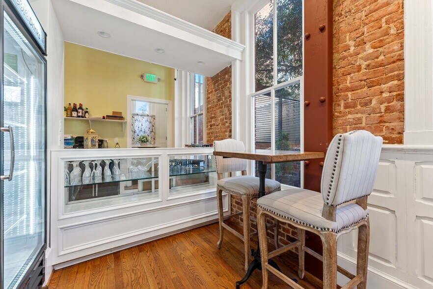 More Photos Of 12 Culpeper St, Warrenton Restaurant For Sale