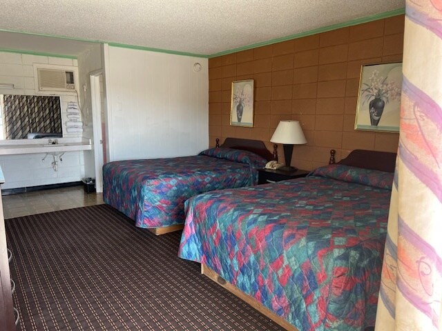 More Photos Of 208 S Ellis St, Menard Hotel For Sale