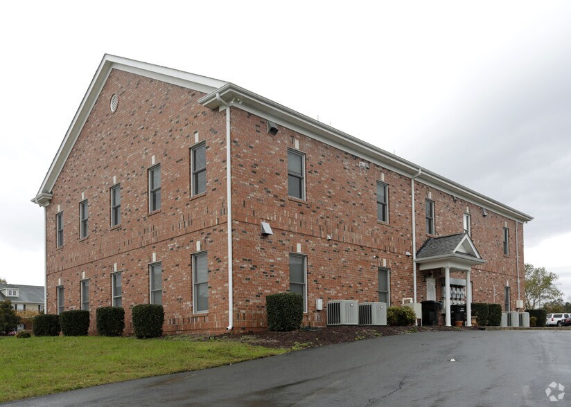 More Photos Of 2961 Crouse Ln, Burlington Medical For Lease