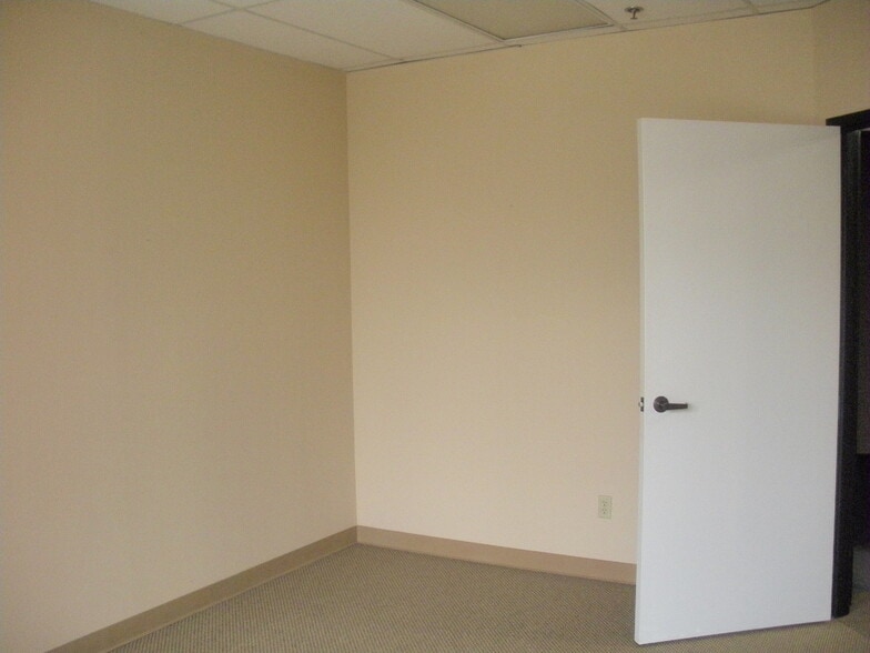 More Photos Of 26921-27051 Moulton Pky, Aliso Viejo Unknown For Lease