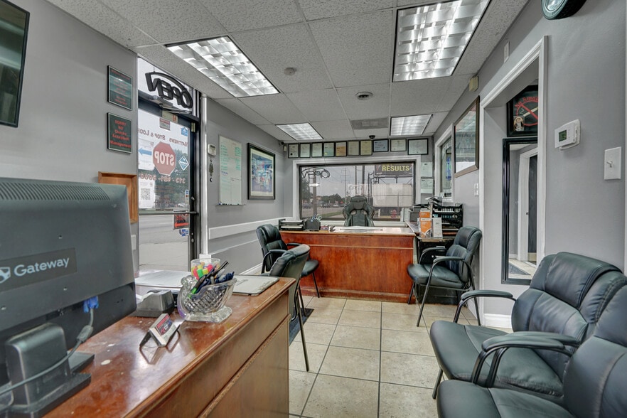 More Photos Of 8146 E 8 Mile Rd, Detroit Auto Dealership For Lease