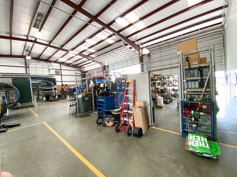 More Photos Of 3625 Highway 290 W, Brenham Warehouse For Sale