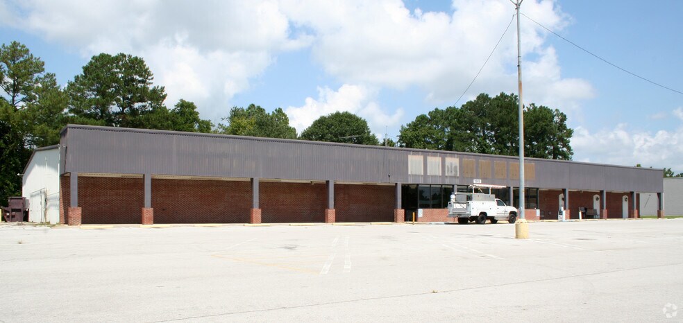 More Photos Of 2908-2920 Trent Rd, New Bern Department Store For Lease