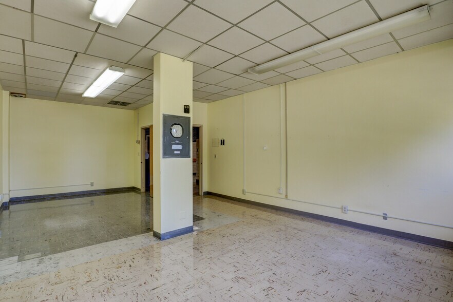 More Photos Of 4960 Hill Rd, Kennedy Schools For Lease