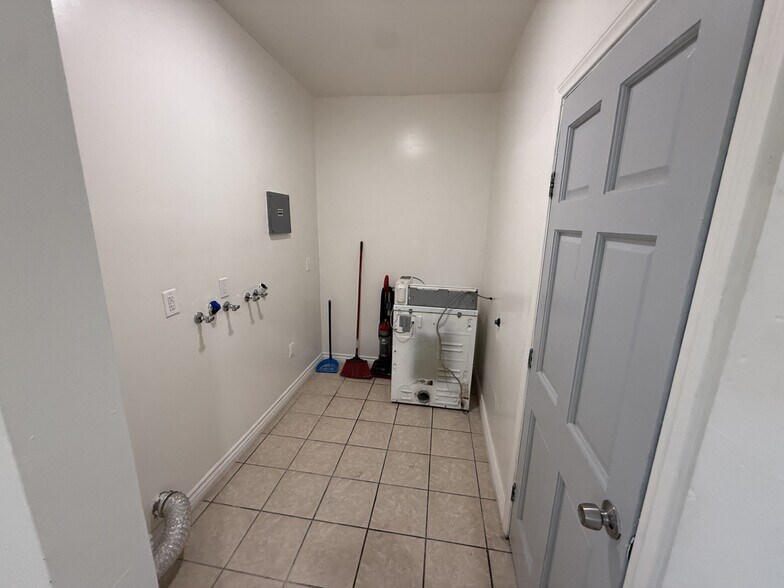 More Photos Of 8930 S Vermont Ave, Los Angeles Daycare Center For Sale