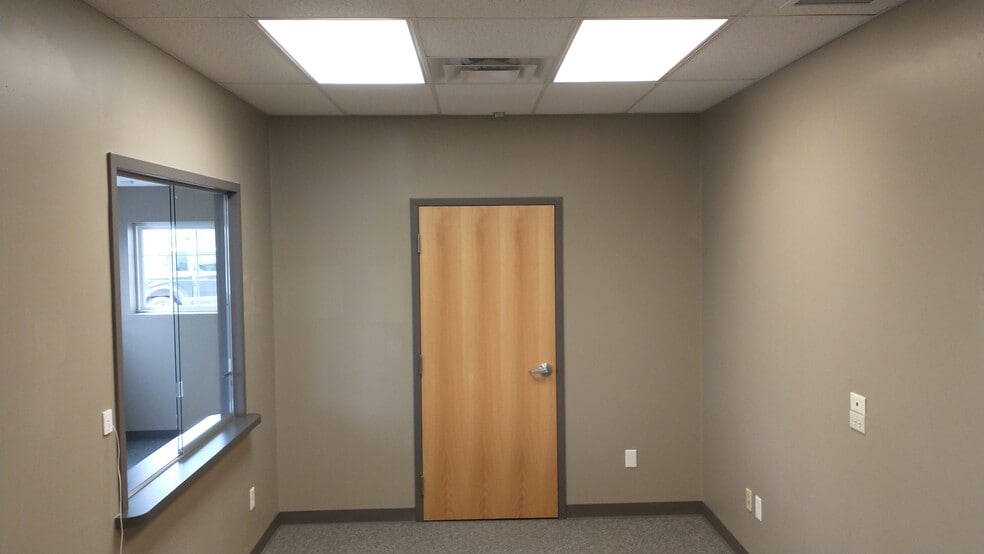 More Photos Of 171 S Lester Ave, Sidney Warehouse For Lease