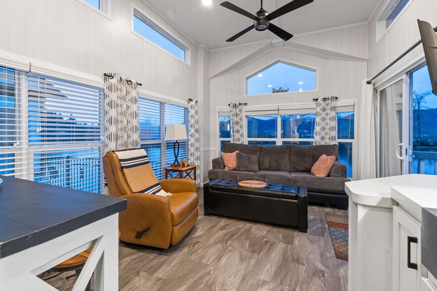 More Photos Of 88840 Highway 3 N, Saint Maries Hotel For Sale