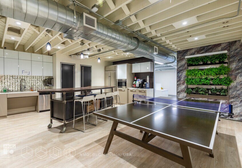 More Photos Of 2301 Caroline St, Houston Office For Sale