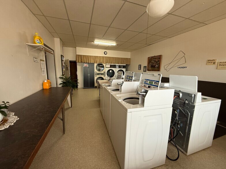 More Photos Of 218 Commercial Ave, Wallace Hotel For Sale