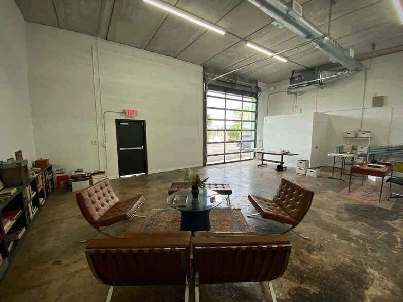More Photos Of 290 NW 73rd St, Miami Service For Lease