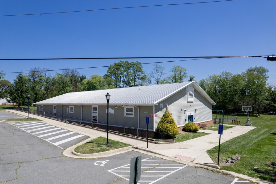 More Photos Of 601 Catoctin Cir NE, Leesburg Specialty For Lease