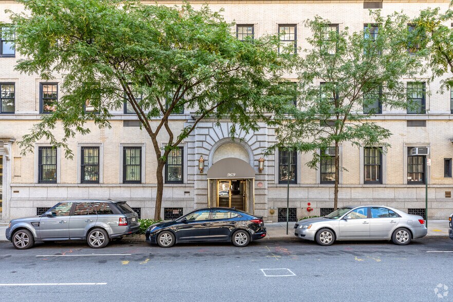 More Photos Of 969 Park Ave, New York Apartments For Sale