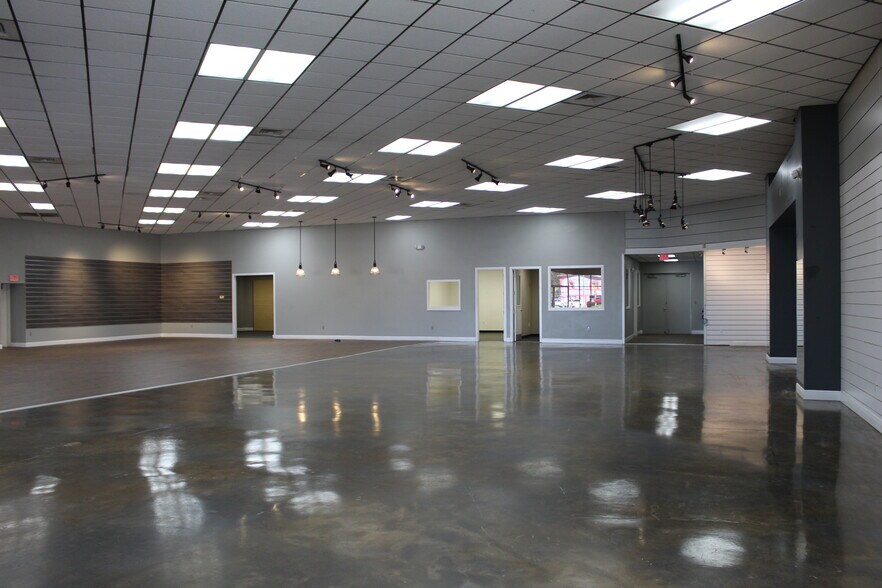 More Photos Of 855 N Highway 17-92, Longwood Storefront For Lease