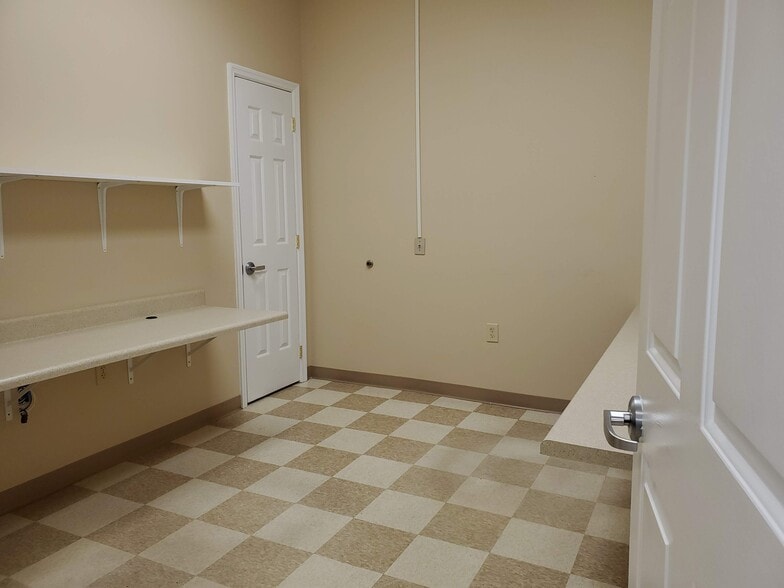 More Photos Of 308-316 Dolphin Dr, Jacksonville Medical For Lease