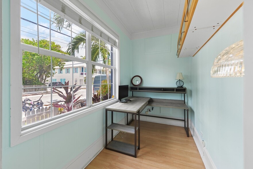 More Photos Of 828 White St, Key West Office For Lease