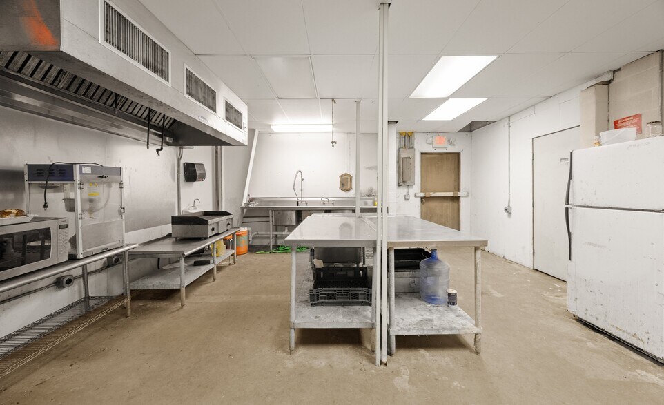 More Photos Of 2137 N US Highway 77, Robstown Lodge Meeting Hall For Sale