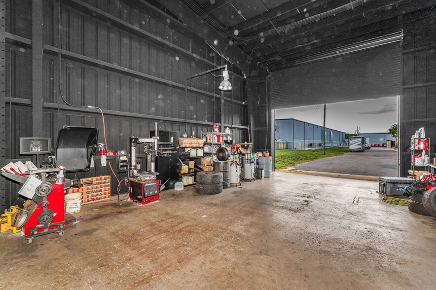 More Photos Of 11615 Perpetual Dr, Odessa Warehouse For Lease