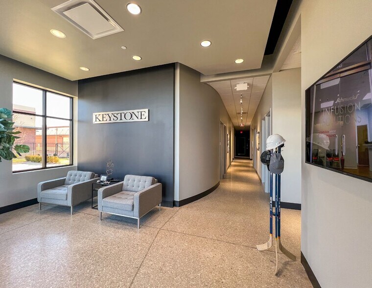 More Photos Of 673-675 Spirit Valley West Dr, Chesterfield Warehouse For Sale