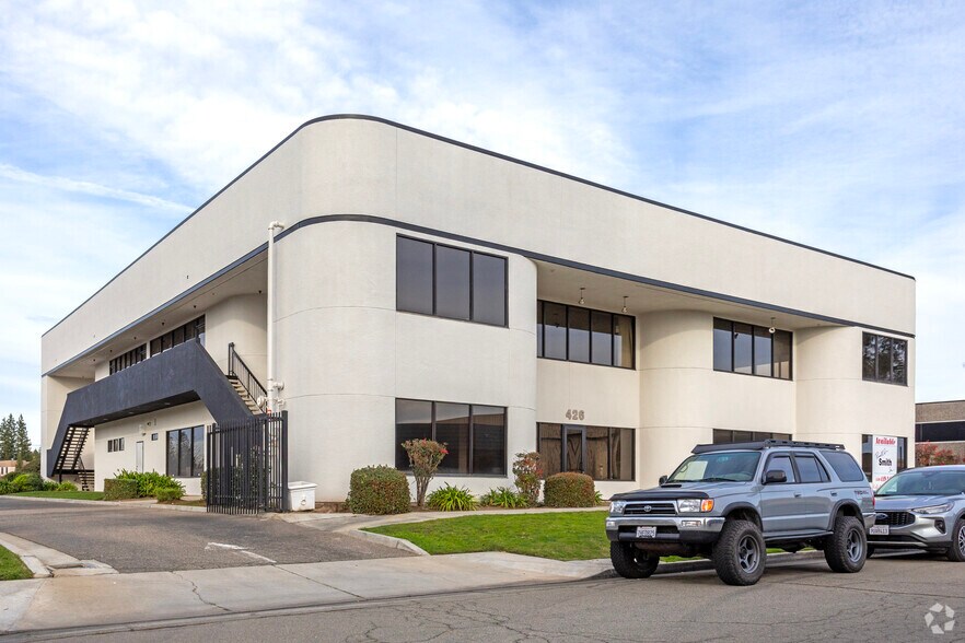 Primary Photo Of 426 W Bedford Ave, Fresno Light Manufacturing For Lease