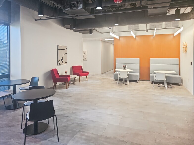 More Photos Of 544 Lakeview Pkwy, Vernon Hills Coworking Space