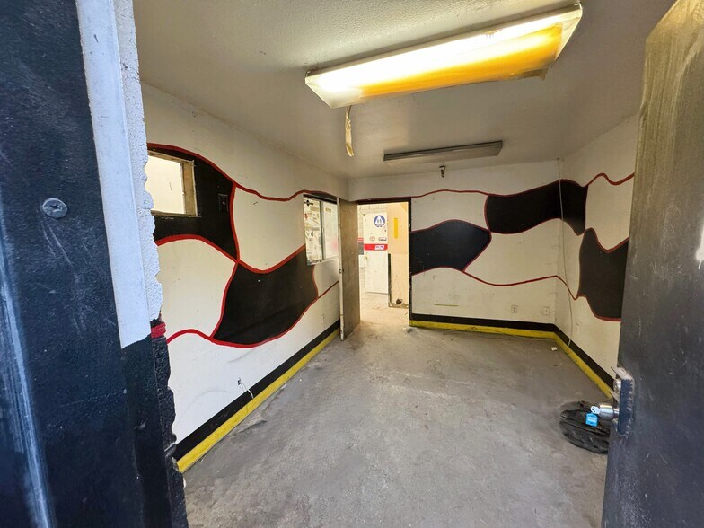 More Photos Of 245 W Base Line St, San Bernardino Auto Repair For Lease