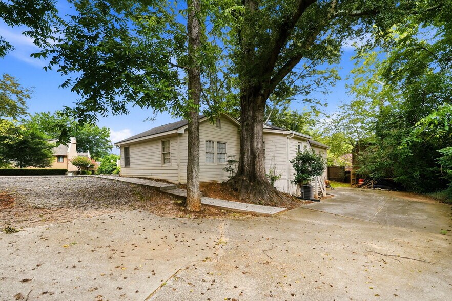 More Photos Of 255 Norcross St, Roswell Office For Lease