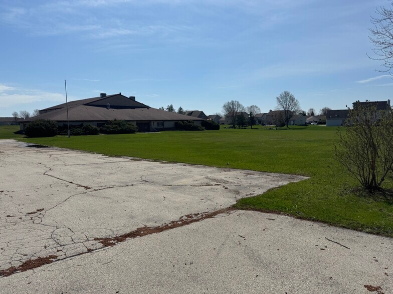 More Photos Of 2525 Oakwood Rd, Oak Creek Schools For Sale