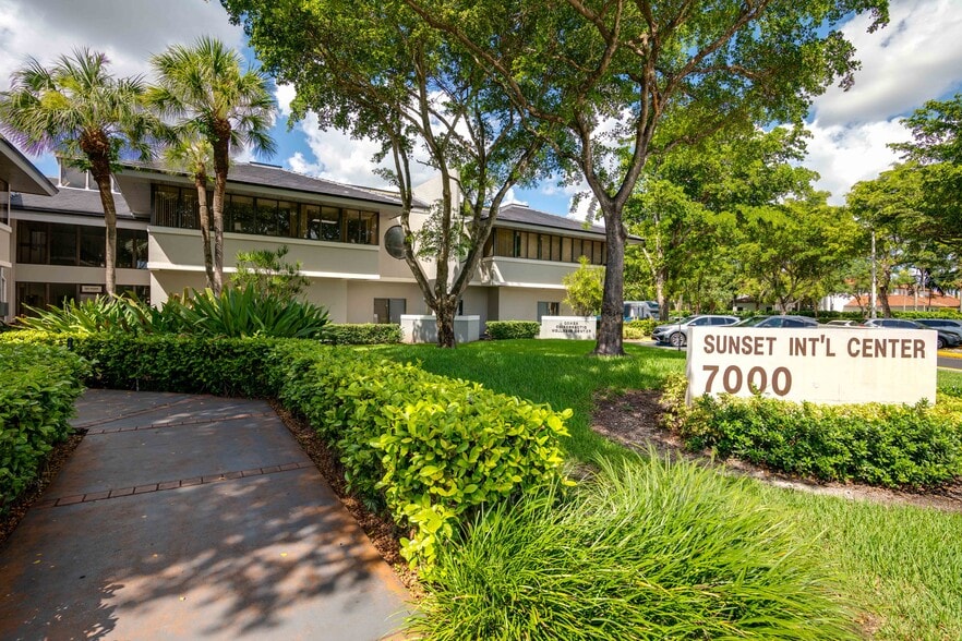 More Photos Of 7000 SW 97th Ave, Miami Office For Sale