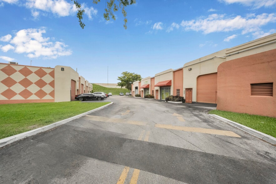 More Photos Of 12027-12068 SW 117th Ct, Miami Warehouse For Lease