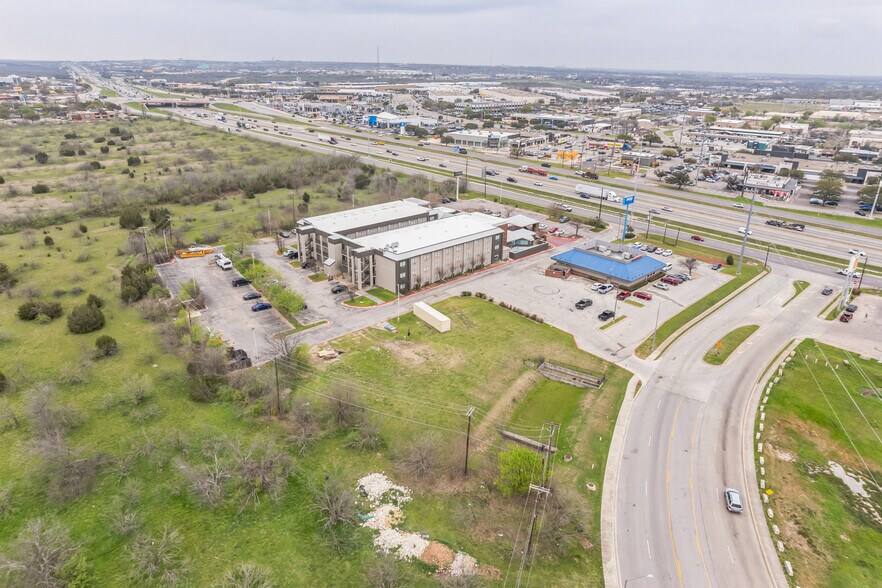 More Photos Of 350 Chisholm Pkwy, Round Rock Land For Sale
