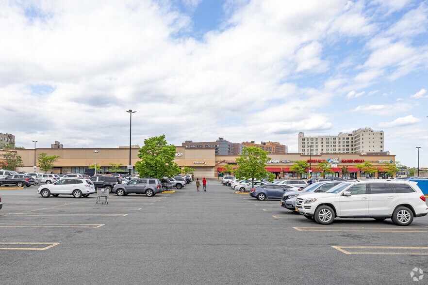 More Photos Of 961 E 174th St, Bronx Freestanding For Lease