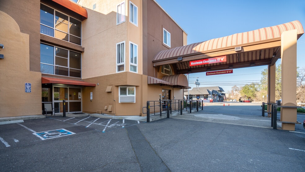 More Photos Of 178 Dry Creek Rd, Healdsburg Hotel For Sale