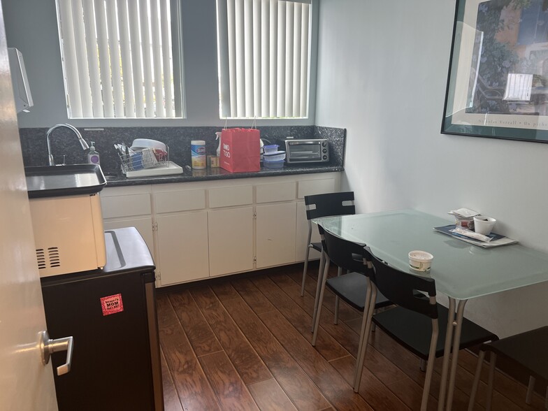 More Photos Of 9736 Venice Blvd, Culver City Healthcare For Lease