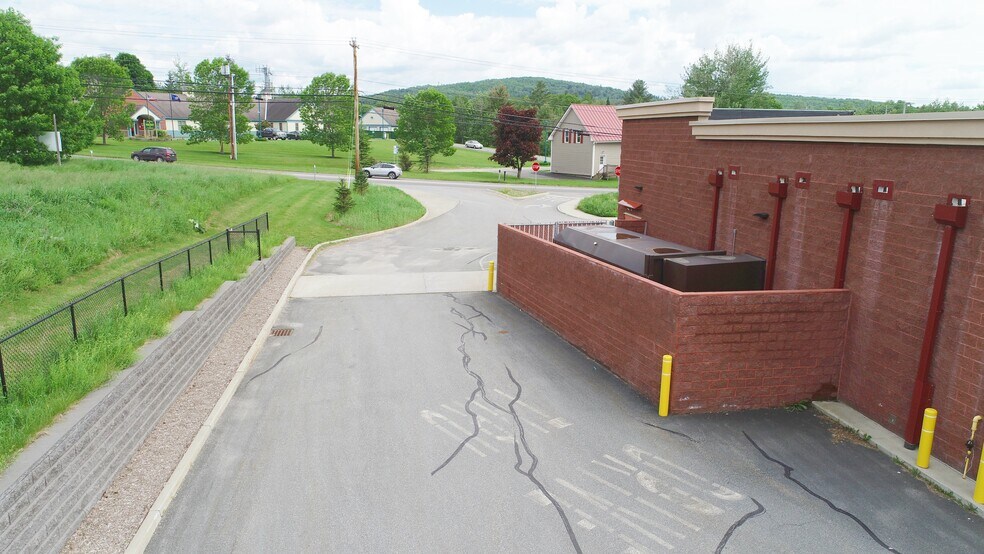 More Photos Of 4730 Us Route 5, Newport Drugstore For Lease