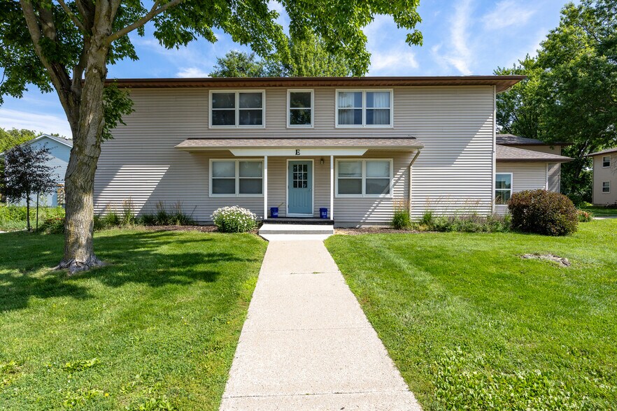 More Photos Of 450 N Dubuque St, North Liberty Apartments For Sale