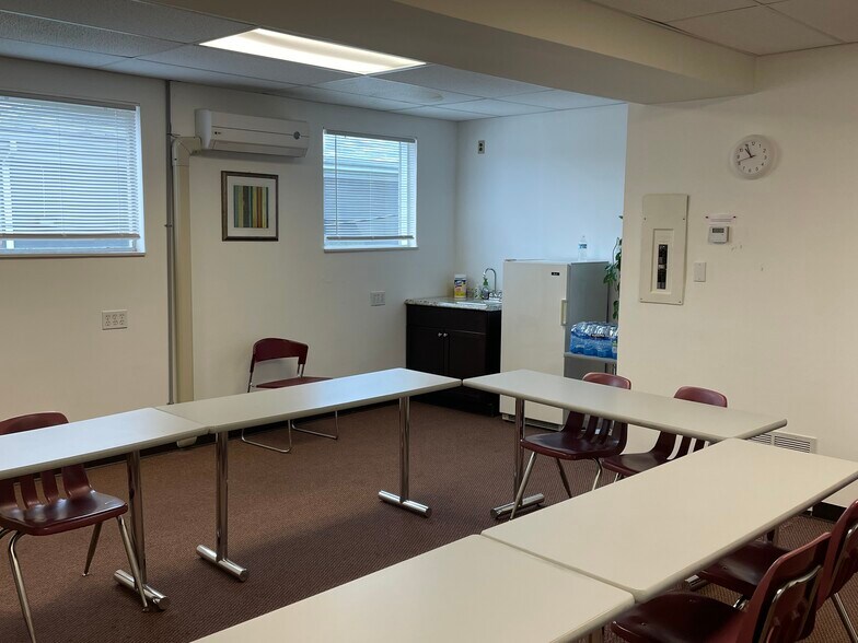 More Photos Of 5625 N High St, Worthington Storefront Retail Office For Sale