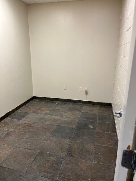 More Photos Of 11601 Pellicano Dr, El Paso Unknown For Lease