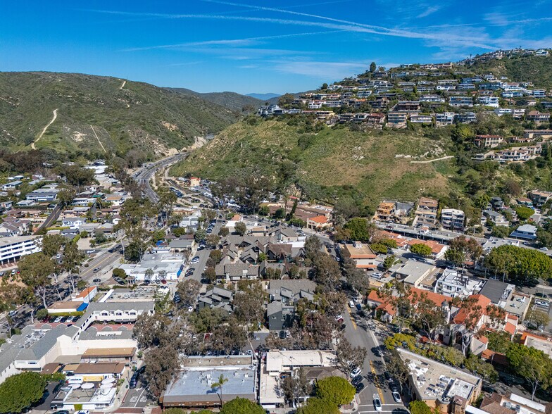 More Photos Of 326 Forest Ave, Laguna Beach General Retail For Sale