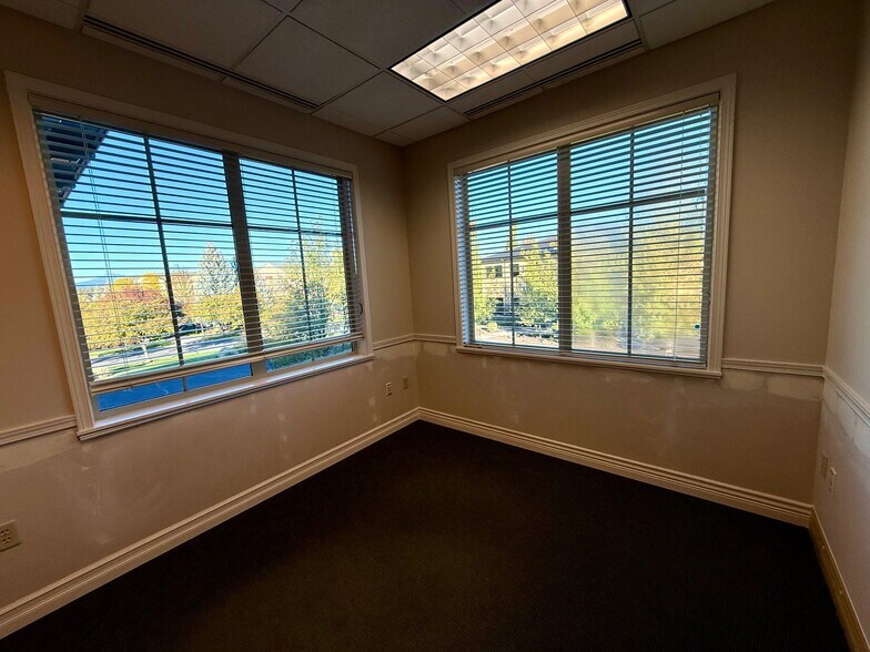 More Photos Of 486 SW Bluff Dr, Bend Office For Lease