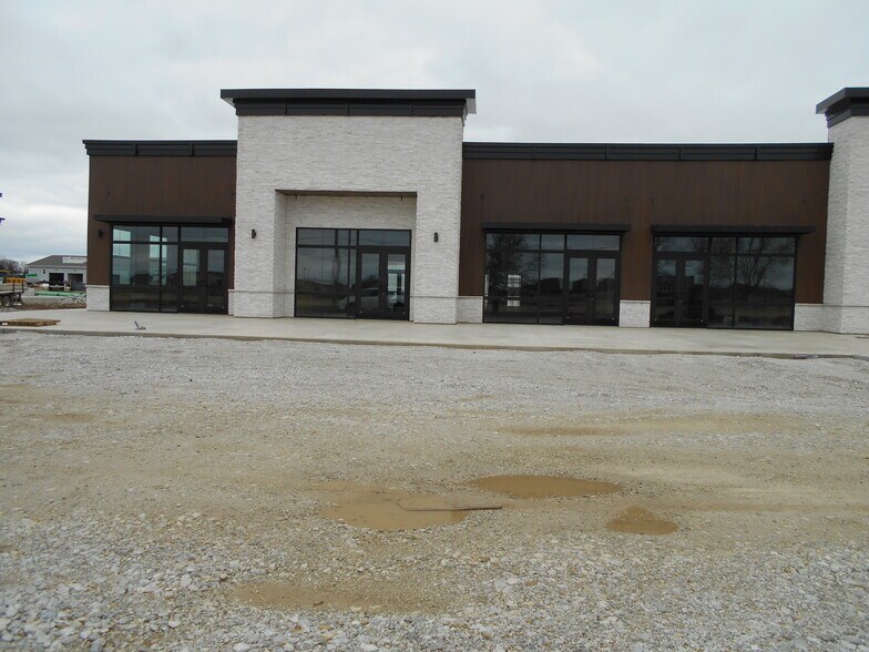More Photos Of State Road 32 & Ditch Rd, Westfield General Retail For Lease
