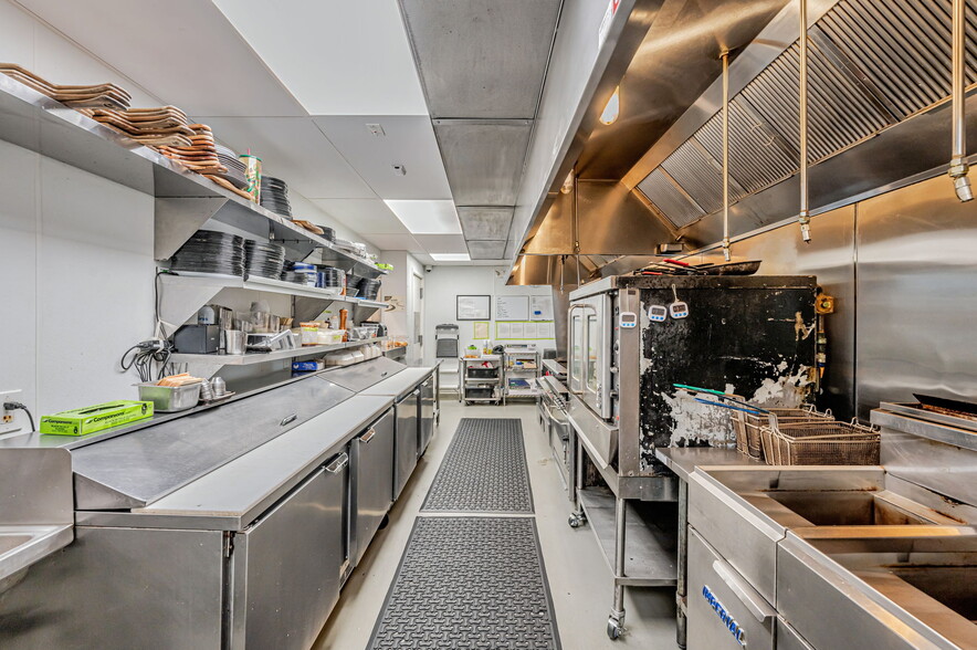 More Photos Of 621-655 Del Ganado Rd, San Rafael Storefront For Sale