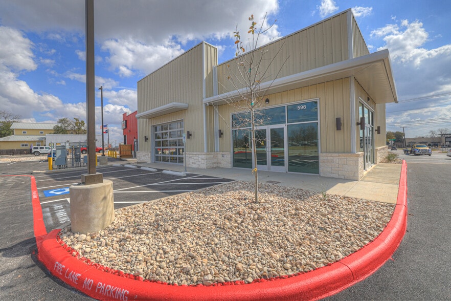 More Photos Of 596 S Business Ih 35, New Braunfels Freestanding For Lease
