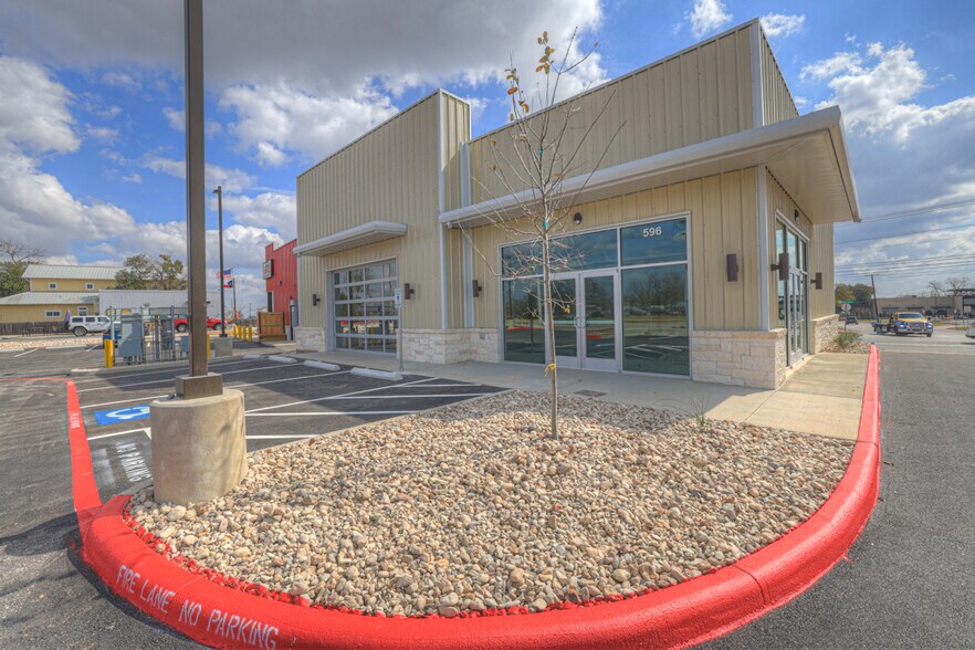 More Photos Of 596 S Business Ih 35, New Braunfels Freestanding For Lease